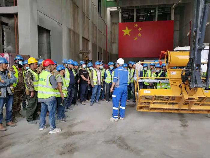 表扬信+锦旗！这是开云·官方站线上登录平台入口-开云(中国)
的责任与温度-2.jpg